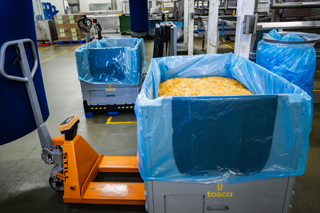 Magnum Optimum reusable bulk container with liner being used to transport dry bulk goods, showcasing its durability and efficiency in handling large quantities of product.