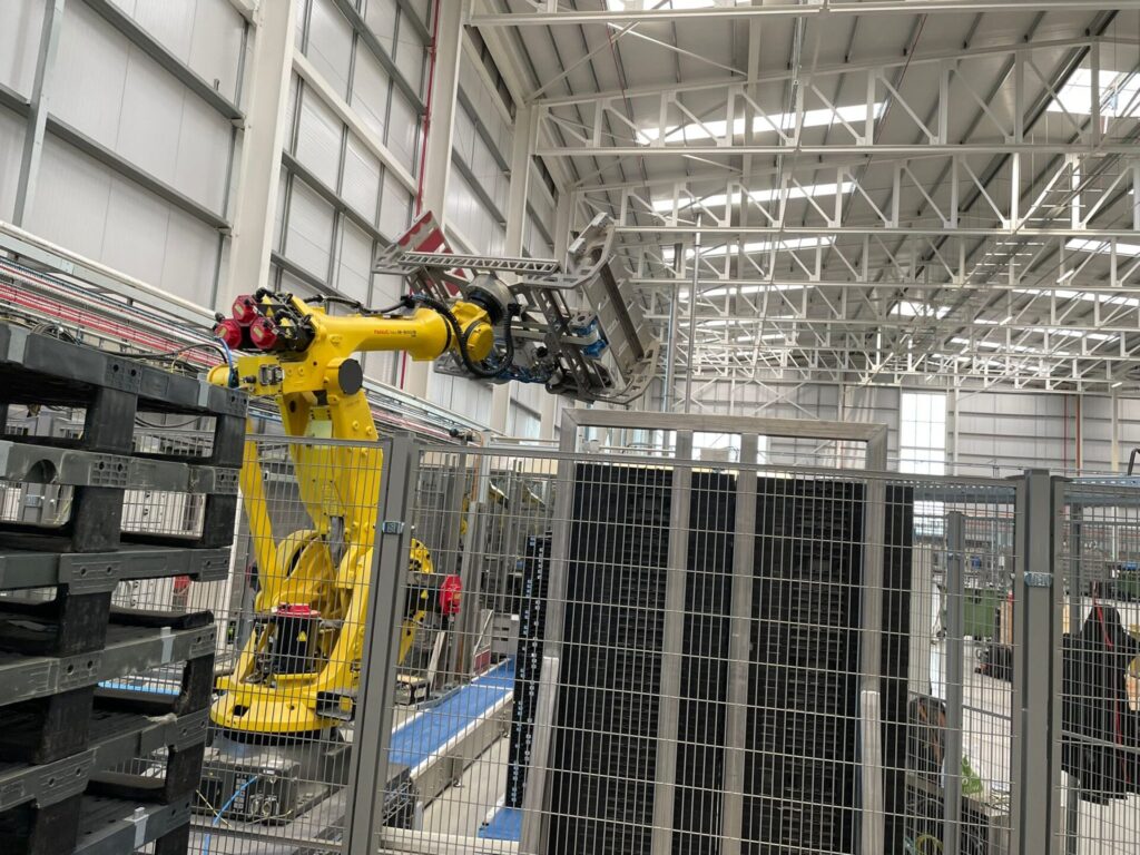 Automated supply chains, Smart warehouse, innovative washing facility, Automated Logistics Systems Automated arm facilitates speed on the wash line. Automated supply chains, Smart warehouse, innovative washing facility, Automated Logistics Systems, supply chain automation